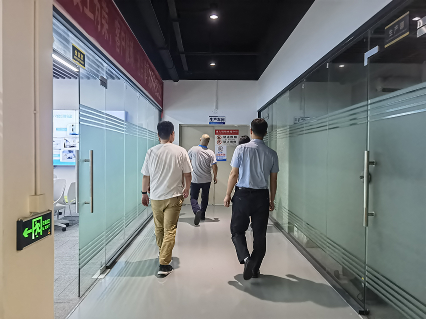 久信達歡迎添可智能看廠，為您帶來環(huán)保包裝解決方案(圖1)