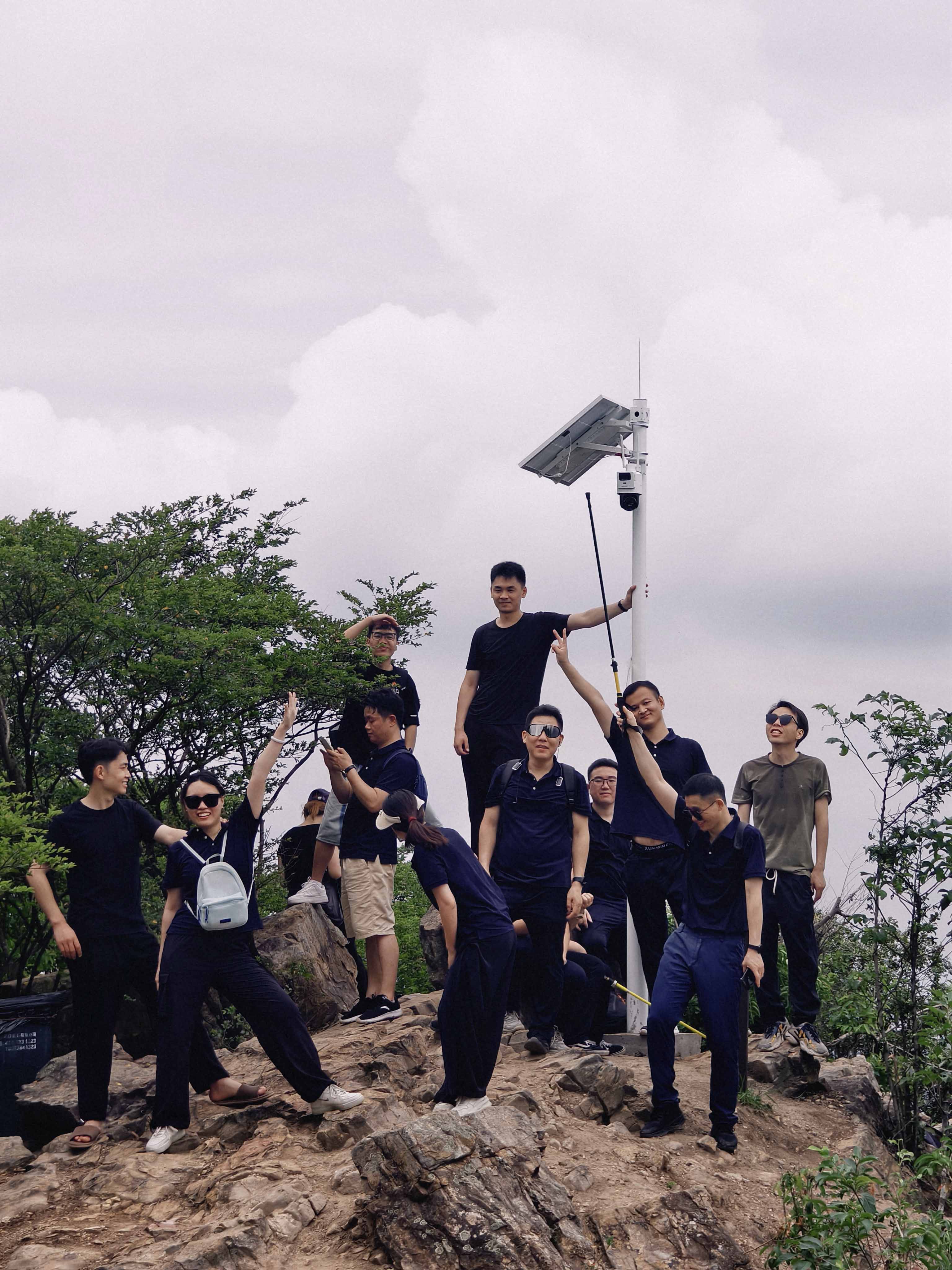 久信達(dá)科技公司員工齊聚光明區(qū)蠄蜍石，開(kāi)啟活力爬山之旅暨團(tuán)建活動(dòng)(圖4)